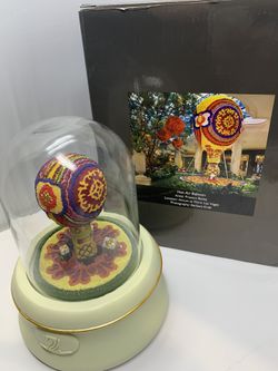 Balloon goes up and down as music plays. Not sure of tune, but resembles Masterpiece Theater's "Rondole.". Pretty Music Box, Balloon Rises.