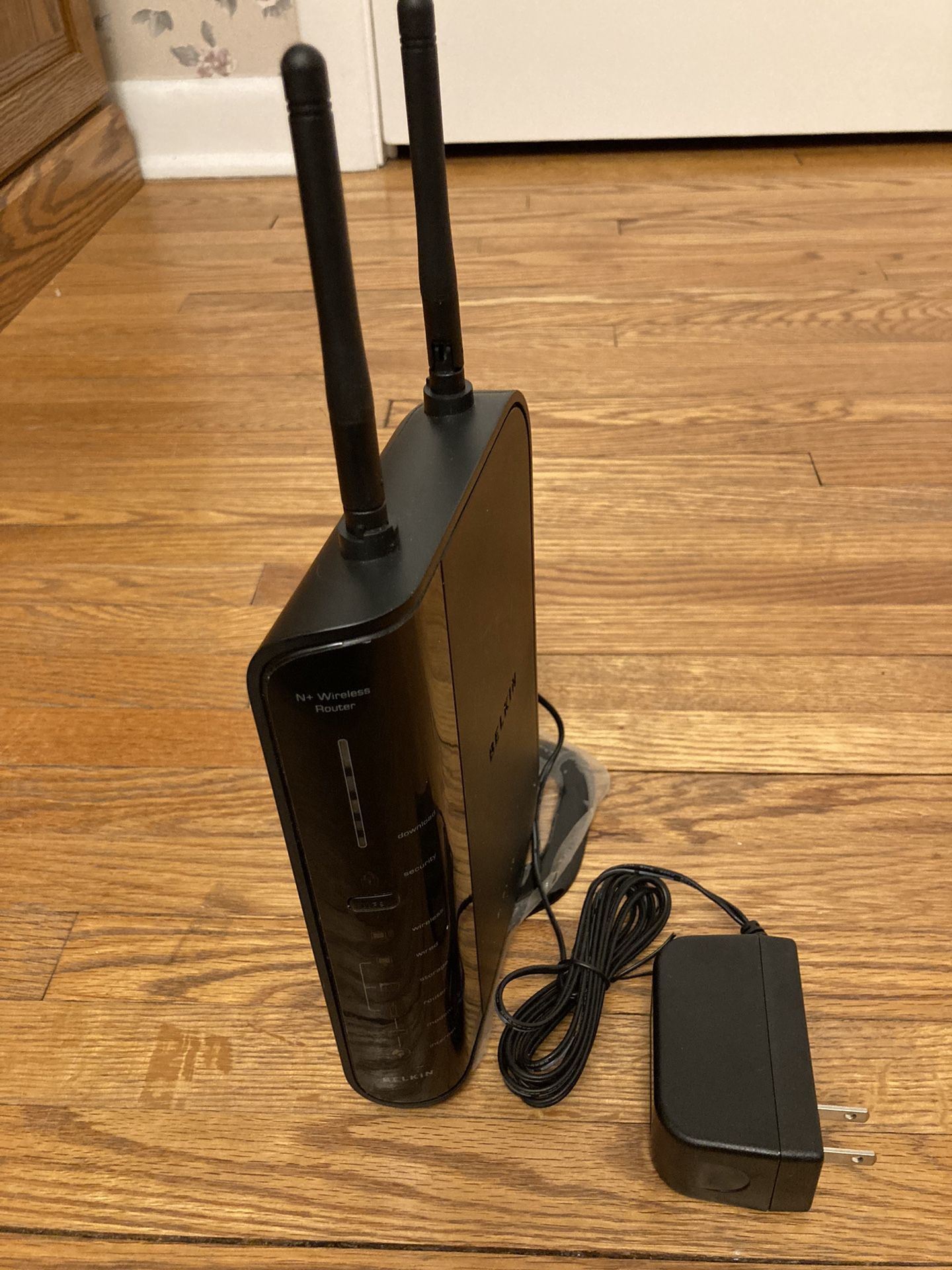 Belkin wireless router with antennas. includes power adapter