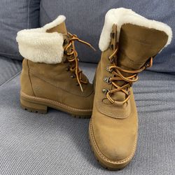 TIMBERLAND REBOTL WOMANS SIZE 8  BOOTS
