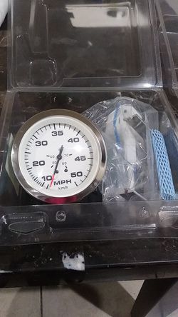 Standard speedometer and temperature meter