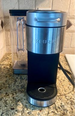 Keurig coffee machine with capsule tray