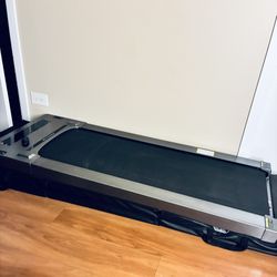 Compact flat treadmill
