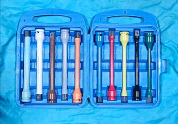 Like new torque limiting extension set with case