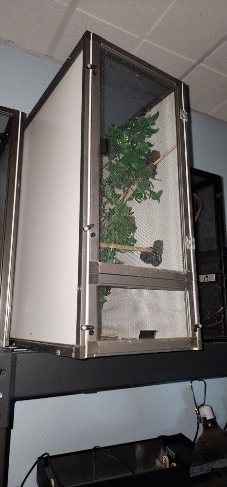 Hybrid Chameleon Cage