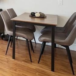 Expandable Dining Table 