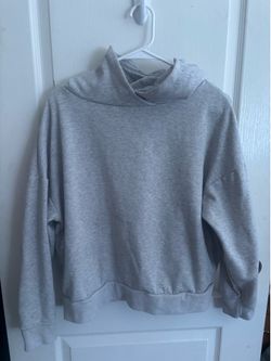 Fabletics women’s gray sweater