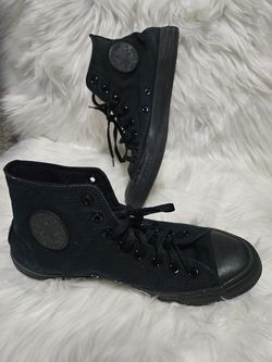 Men's Converse Chuck Taylor All Star High Top sneakers size 9