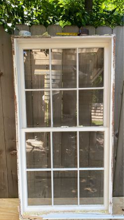 Wood window, 3x5 good condition come get it..
