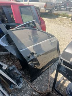 2021 Nissan sentra front pass door for part's