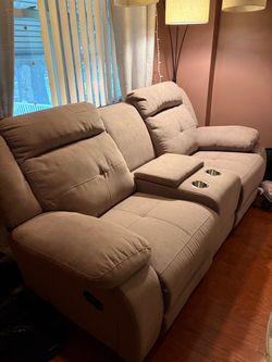 Reclining Loveseat with Center Console
