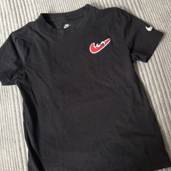 Nike T-shirt Kids Size 7