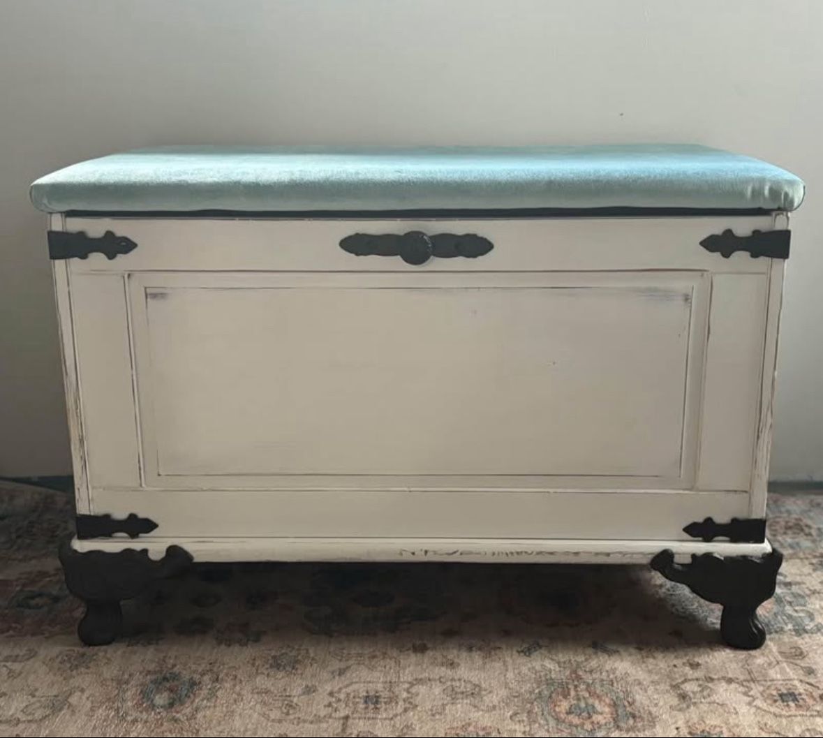 Sweet Vintage Look Blanket Chest