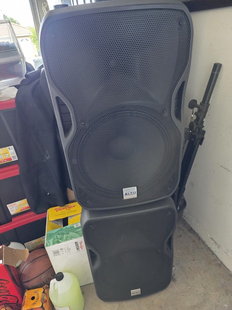 Speakers Amplified 15