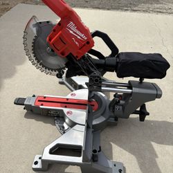 Milwaukee M-18 Fuel 7 1/4 Dual Bevel Compound Sliding Miter Saw. 2733-20