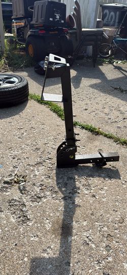 Hitch mount spare tire bracket