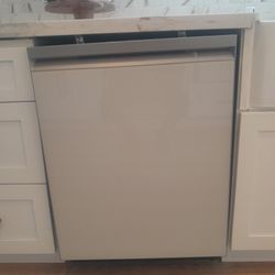 Brand New White Samsung Dishwasher For Sale