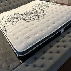 King Size Mattress Pillow Top New 12”