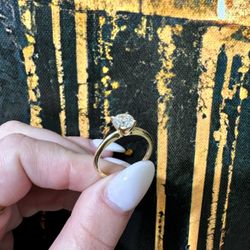 14k NATURAL DIAMOND RING 