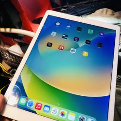 iPad Unlocked Excellent Condition 