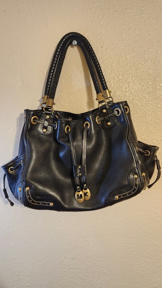 Michael Kors Women's Black Leather Gold Studded Side Pockets Lined Shoulder Bag