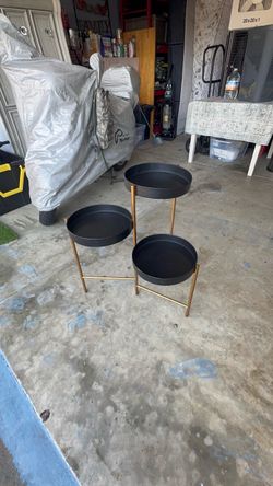 3-Tier Metal Plant Stand with Gold Legs