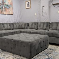 🛋️💥 Gray VCF Sectional With Ottoman! 💥 Free Delivery And Financing Available!