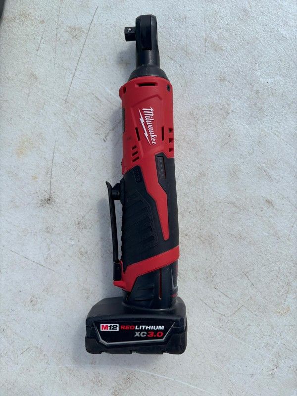 Milwukee M12 Racht
