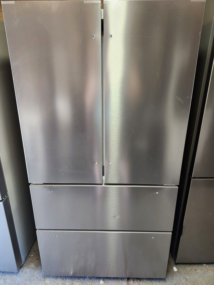 FORNO Refrigerator-Freezer – Model FFRBI1820-36SB (Brand New)