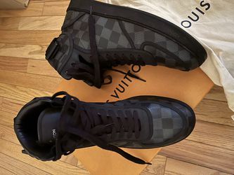 Louis Vuitton Men's Running Sneakers for Sale in Queens, NY - OfferUp