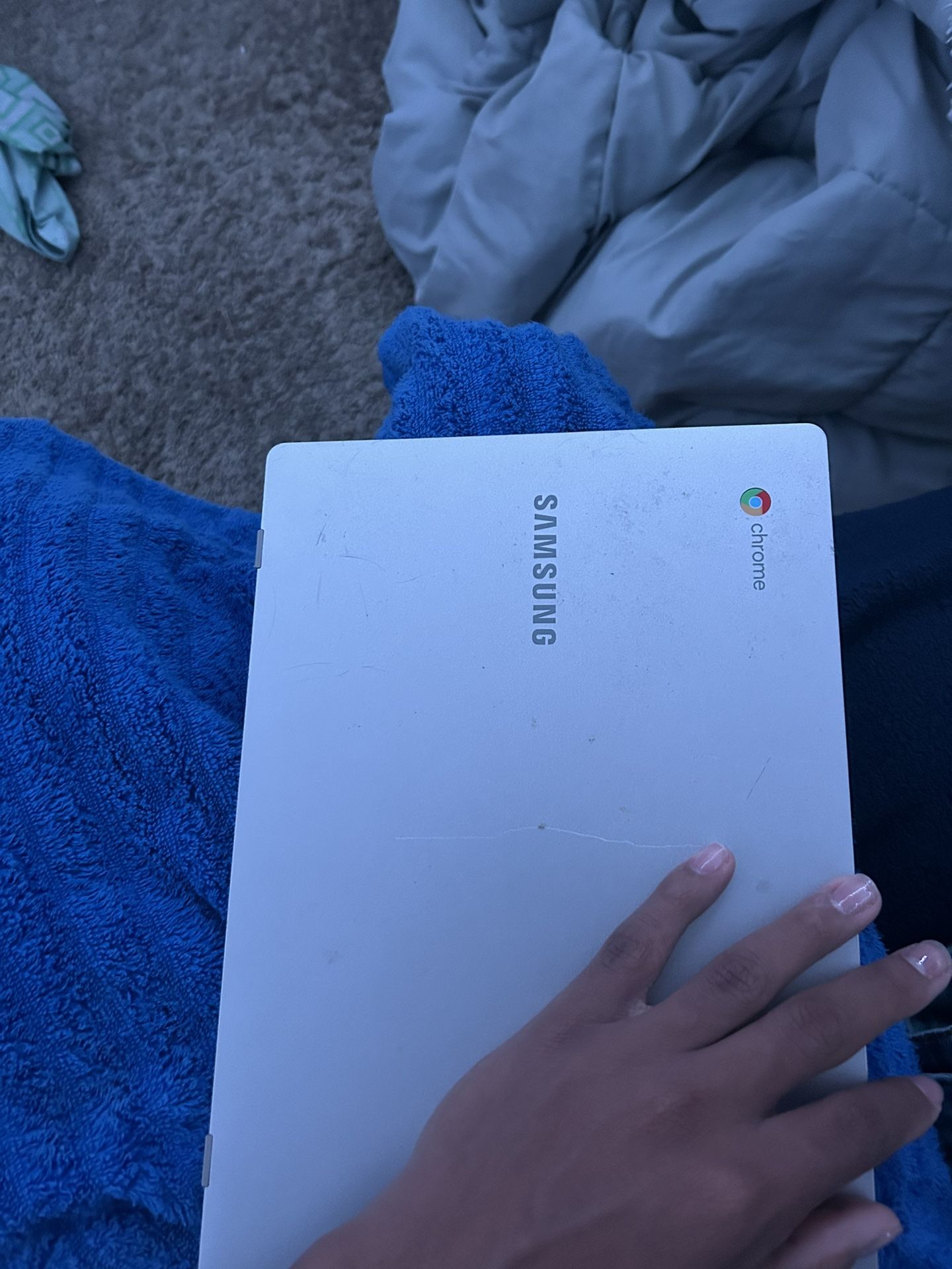 Samsung - 15.6" Chromebook - Intel Celeron - 4GB Memory - 64GB eMMC Flash Memory - Platinum Titan