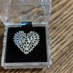 sterling silver  heart-shaped paved baguette Ringb