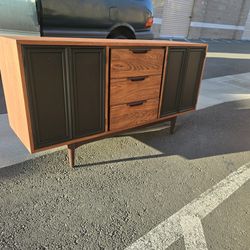 Beautiful Mid-Century Sideboard,  Credenza  In Excellent Condition 