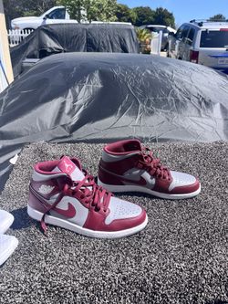 Air Jordan 1 Mid ‘Team Red/Grey’