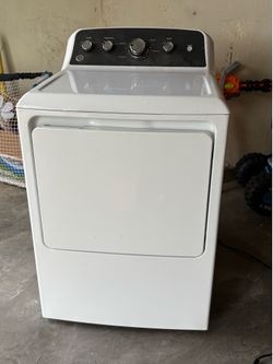 GE - 7.2 Cu. Ft. Gas Dryer with Auto Dry - White with Matte Black