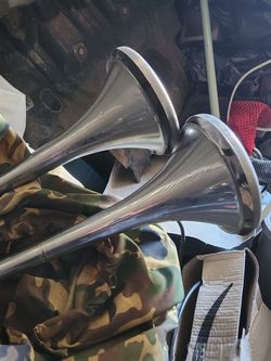 Air Horns Pair