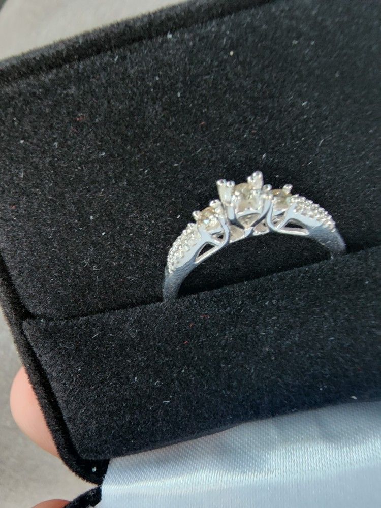 Diamond Engagement Ring - White Gold