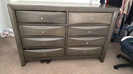 8 Drawer dresser