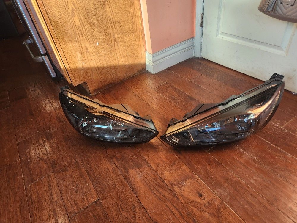 Headlights 2015-2018 Ford Focus Se