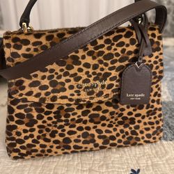Beautiful Kate Spade bag with a unique design Stylish and elegant Perfect for any style and occasion