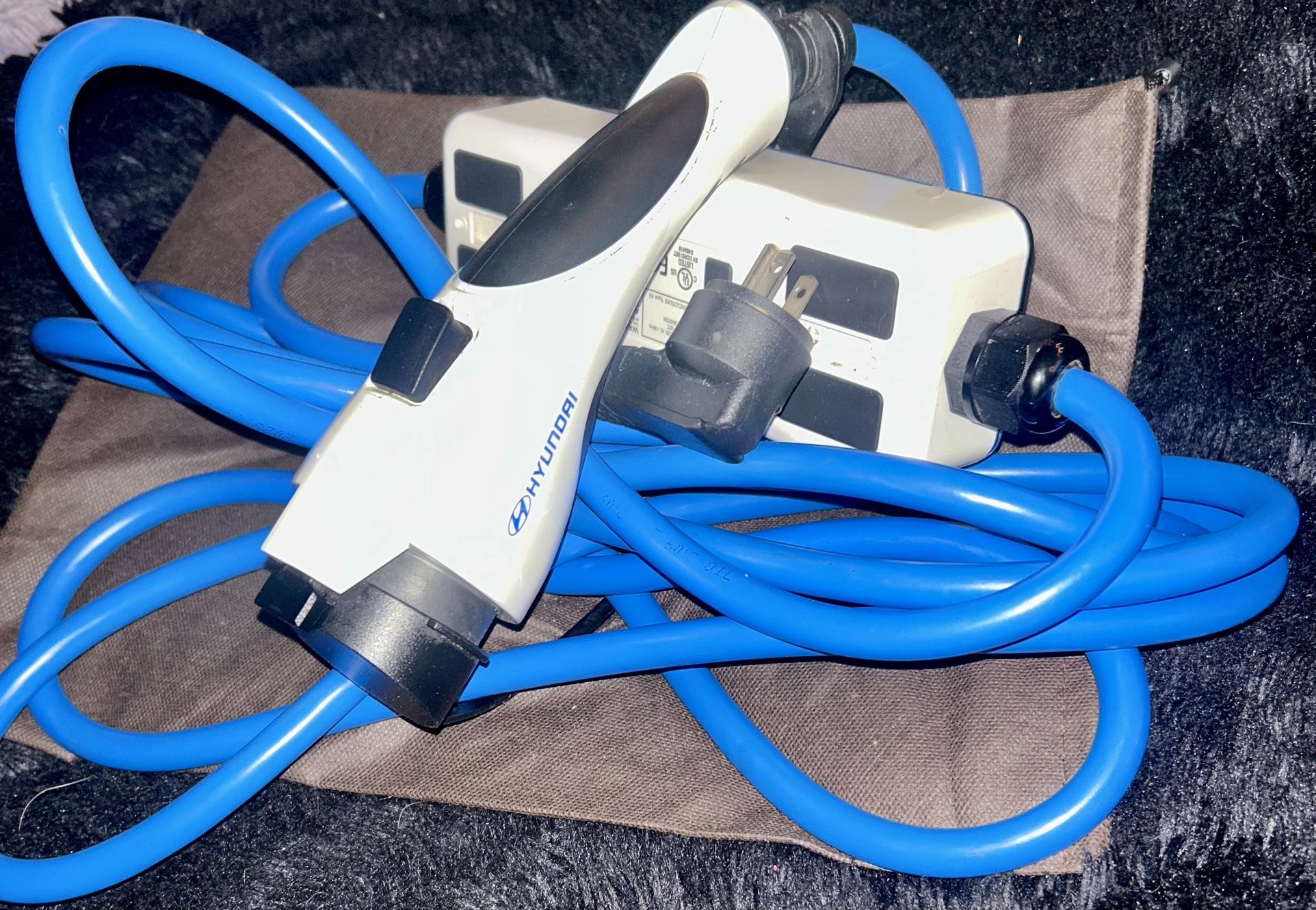 Used Hyundai OEM EV Charging Cable Model # 91670-K4020