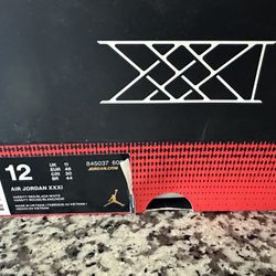 Air Jordan Chicago 12 Size Men