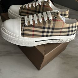 Designer Shoe Size 9