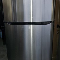 LG STAINLESS STEEL TOP FREEZER REFRIGERATOR.....30  INCHES WIDE....20 CU......$ 350