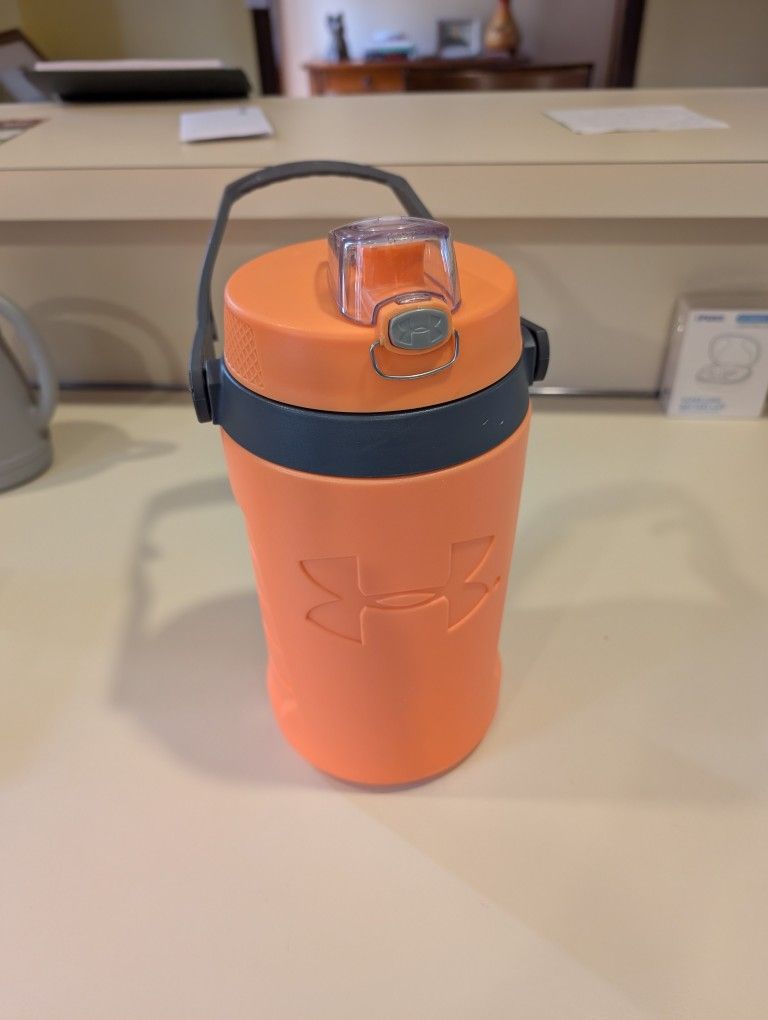 Under Armour 64oz Insulated Water Bottle W/ Handle