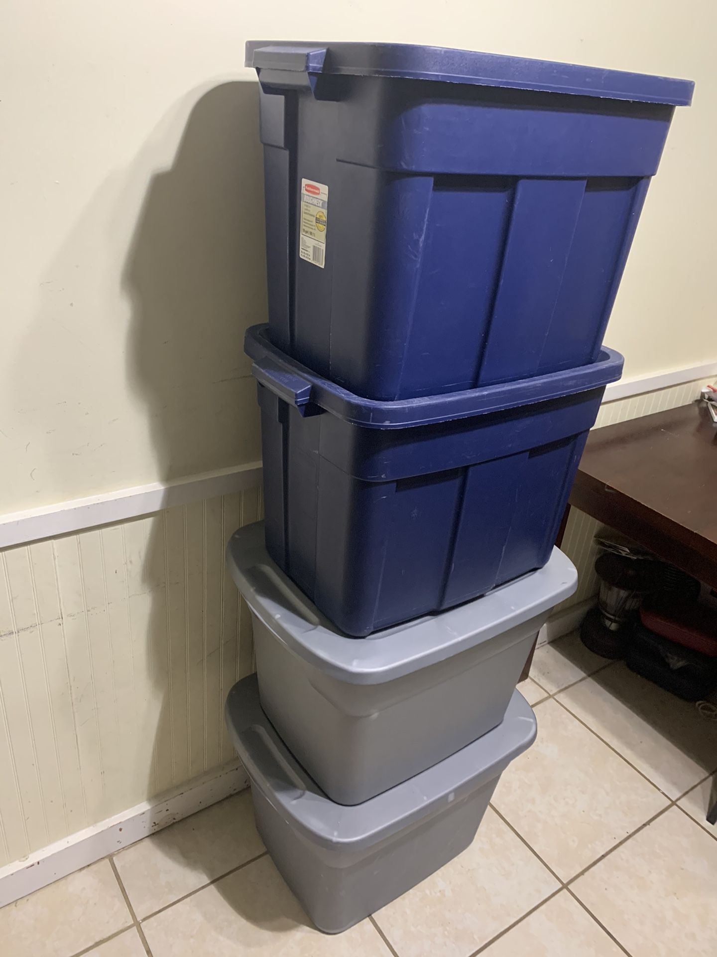 4 Storage Bins.  (Each is 68 Liter Capacity). All Good,  Nothing is damage . $10 Each