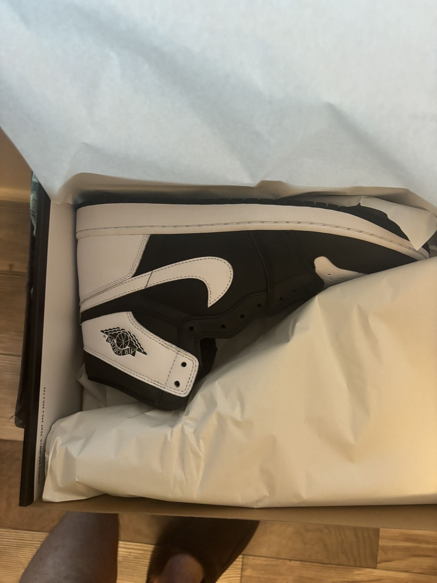 Jordan retro 1 high black and white size 13
