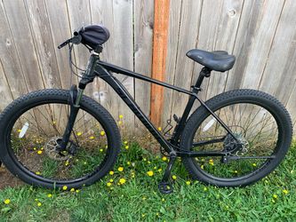 Black Scwhinn Mountain Bike 29er