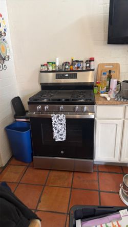 Like new Oven range black