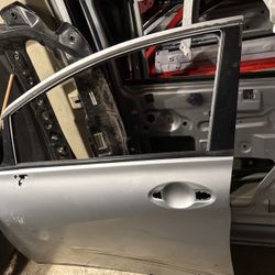 2014 - 2017 NISSAN VERSA  LEFT FRONT DOOR SHELL Silver color  OEM 