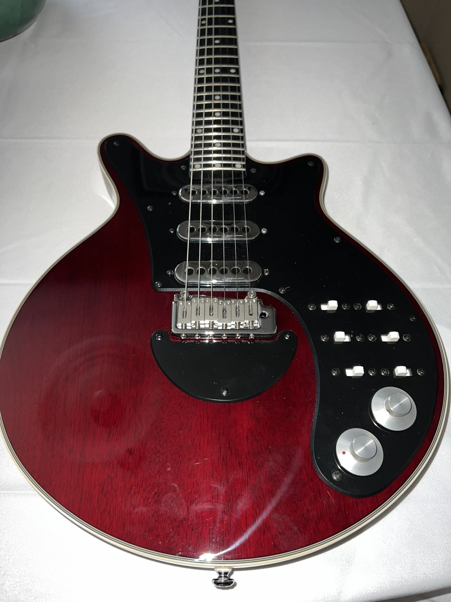 Brian May signature Antique Cherry Guitar Queen